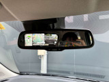 アラウンドビューモニターの表示や、後続車両の眩しいヘッドライトを軽減してくれます♪