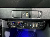 充電用USB端子付き。スマートフォンなどの充電に便利です。