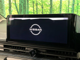 【メーカー純正ナビ】インテリアに溶け込むスタイリッシュな「専用設計」メーカーナビを装備♪視認性や操作性など基本性能にも優れ、より上質なカーライフをお楽しみいただけます。