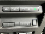 各設定スイッチ等は運転席周りにまとめて設置されています