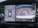 【アラウンドビューモニター&バックモニター】クルマを真上から見下ろしているかのような映像が表示され、周囲の状況がひと目で把握できるので、安心してスマートに駐車できます。駐車が苦手な方にオススメです!