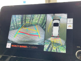 【パノラミックビューモニター】専用のカメラにより、上から見下ろしたような視点で360度クルマの周囲を確認することができます☆死角部分も確認しやすく、狭い場所での切り返しや駐車もスムーズに行えます。