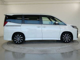 両側パワースライドドア付きだから、狭い駐車スペースなどでの 乗り降りラクラク!小さなお子さまのいるご家庭には嬉しい装備。