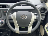 インテリアに合わせたデザインのステアリングは、運転される方のことも考え、運転しやすい形状、大きさです。是非一度、実際に触ってお確かめください。