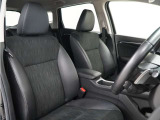 運転席のスペースはゆったりしていて、視界も広く確保されているので普段の運転からロングドライブまで快適です。