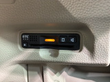 いまや快適なカーライフに欠かせないETCが付いています。