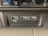 ソケット類も充実☆対応のケーブルがあれば車内でスマホなどの充電が可能です☆