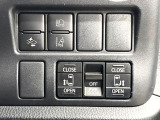 【両側パワースライドドア】スマートキーや運転席のスイッチで後席両側スライドドアの開閉が可能♪電動だから力を入れてドアを開ける必要が無く、小さなお子様でも簡単に開け閉めでき快適です♪