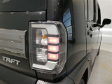 LEDテールライトです。省電力、高輝度のLEDは明るく照らすので夜間運転時の視認性を高めます。スタイリッシュな見た目で細かいところもこだわりたいあなたに!