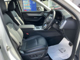 運転席には電動パワーシート搭載!また1つのキーごとシート位置を記憶できるメモリー機能付き!
