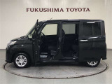 【まるごとクリーニング】シートを取り外し、車内を徹底洗浄。隅々まで丁寧に仕上げています。