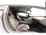 Interior trim in leather with S-TrimPillars and windscreen frames in leatherRear bench and sill cover inner part in leatherInterior details in high gloss black