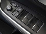電動格納式ドアミラー・パワーウインドウを装備しています。