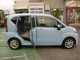 約90度開くので乗り降りがしやすいです。
