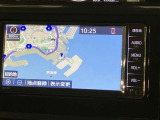 広い展示場にゆったりと展示をしております。ベビーカーでもゆっくりと車をご覧いただけますよ!