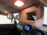 運転席・助手席バニティミラー&照明付サンバイザー