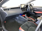 高いホールド性で運転姿勢が安定します。長距離ドライブでも疲れにくいのが魅力です。快適なドライビングライフをお送りください♪