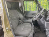 運転席シート廻りは使用感も少なく、良好な状態となっています。丁寧に使われていたことがよくわかりますね。