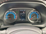 視認性の高いメーターで運転情報を的確に把握できます