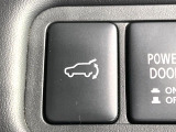 【パワーバックドア】スマートキーや運転席のボタンを押すだけでリアゲートが自動で開閉します!荷物を持っている時や、高い位置にあるバックドアを閉める際に便利な機能です♪
