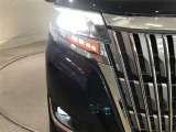 LEDヘッドライトです。デザイン性がよくとても明るいので、夜間の走行や悪天候でも安心です。しかも長寿命!