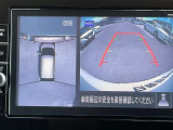 車を真上から見下ろしているかのように周囲の状況を把握して安心して駐車が行えるアラウンドビューモニターが付いています