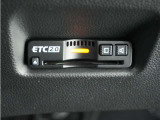 ◆ETC2.0装着◆進化したドライブ体験。料金収受システムだけだったETCが生まれ変わって、高速道路を賢く使うETC2.0に進化しました。多彩な情報サービスが便利で快適なドライブ体験を提供します。