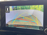 【バックカメラ】駐車時に後方がリアルタイム映像で確認できます。大型商業施設や立体駐車場での駐車時や、夜間のバック時に大活躍!運転スキルに関わらず、今や必須となった装備のひとつです!