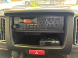 【AM/FMラジオプレーヤー】スピーカー内蔵タイプのラジオプレーヤー付いてます♪ラジオの下には手帳やカードケースなのど収納に便利なインパネボックスもあります☆