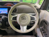インテリアに合わせたデザインのステアリングは、運転される方のことも考え、運転しやすい形状、大きさです。是非一度、実際に触ってお確かめください。