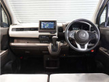 【室内】シートや内装各部への徹底した清掃を実施。