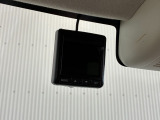 純正ドライブレコーダーを装着しています♪高画質、高機能で、毎日の運転に安心をプラスします!しっかり、録画できるマストアイテムです♪