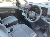 運転席も広々、ドライブも楽しめますね♪実際お座りいただくのが、分かりやすいと思います。お気軽にご来店ください!