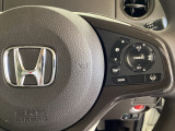 ハンドルにHondaセンシング系のクルーズコントロールやレーンキープアシストなどの操作スイッチが装備されています。ハンドルから手を離さず安全に操作できます。