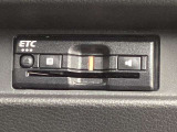 ETCももちろん搭載。いちいち料金所で停車する必要なんて当然ないです。スムーズにストレスなくドライブをお楽しみください。(※支払総額にセットアップ費用は含まれておりません。)