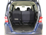 【ラゲッジスペース】大きな開口部で使いやすいトランクルーム。凹凸が少なく開口部も大きいため、荷物の出し入れも簡単です♪