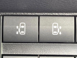 【両側パワースライドドア】スマートキーや運転席のスイッチで後席両側スライドドアの開閉が可能♪電動だから力を入れてドアを開ける必要が無く、小さなお子様でも簡単に開け閉めでき快適です♪