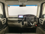 【前方視界】開放的な前方視界!運転がしやすく疲れにくいです♪窓が大きく、見通しがとっても良いおクルマですよ♪