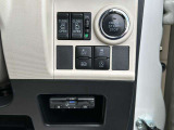 【両側電動スライドドア】狭い場所でもドアを全開にでき、チャイルドロックを使っても運転席のスイッチを操作するだけでドアの開け閉めが可能です。小さなお子様でもボタン一つでスライドドアの開閉可能です。