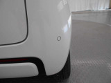 車両のコーナー部分に設置!各センサーが障害物を感知。ブザーで知らせてくれるので安心して運転することができます!!