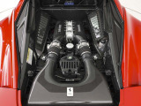 4.5L・V8自然吸気エンジンをリアミッドに搭載しております。