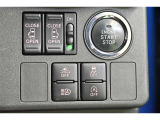 【両側パワースライドドア】スマートキーや運転席のスイッチで後席両側スライドドアの開閉が可能、電動なので力を入れてドアを開ける必要が無く、小さなお子様でも簡単に開け閉めでき快適です