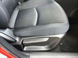 シートリフター搭載で、身長を気にせず乗っていただけます。