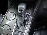 CVT(無段変速)のオートマチックです。フロアシフトがとても使い易いです。また高燃費に貢献するのもこのオートマチックです(*^_^*)