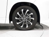 タイヤサイズは(205/55R17)で純正アルミホイールです。
