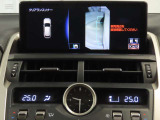 純正ナビ付です。もちろん車両後方を表示するバックガイドモニターが付いていて車庫入れ安心!