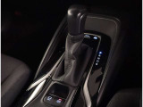 スマートキー付きです。スマートキーとは鍵を車に差し込まなくても、ドアノブを触ったりするだけで、ドアロックを解錠できます。これが凄く便利なんですよ。