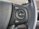 ◆アダプティブクルーズコントロール◆予め設定した車速内でクルマが自動的に加減速。前走車との適切な車間距離を維持しながら追従走行します。【LKAS】車線維持支援システムでステアリング操作を支援。