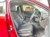 体を包み込む形のシートなので、長時間運転しても疲れません。