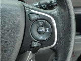 ◆アダプティブクルーズコントロール◆予め設定した車速内でクルマが自動的に加減速。前走車との適切な車間距離を維持しながら追従走行します。【LKAS】車線維持支援システムでステアリング操作を支援。
